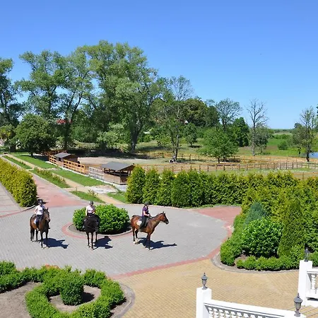 Palac Parkowy W Parnowie コウォブジェク