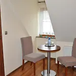 Palac Parkowy W Parnowie Frühstückspension
