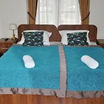 Palac Parkowy W Parnowie Bed and breakfast *