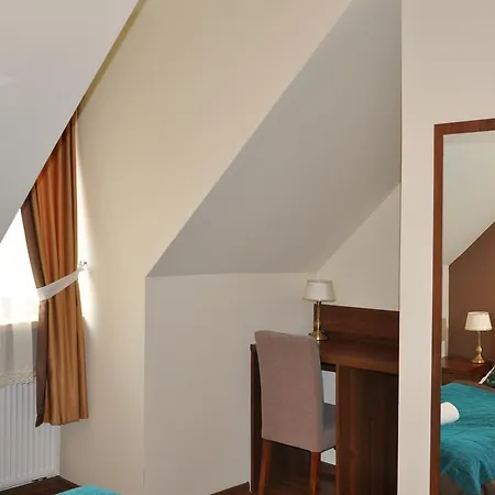 Palac Parkowy W Parnowie Bed and breakfast