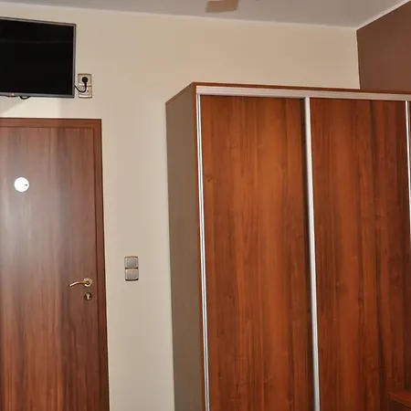 Palac Parkowy W Parnowie Alojamento de Acomodação e Pequeno-almoço