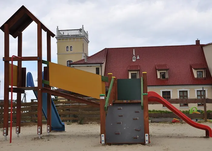 Palac Parkowy W Parnowie Bed and breakfast *