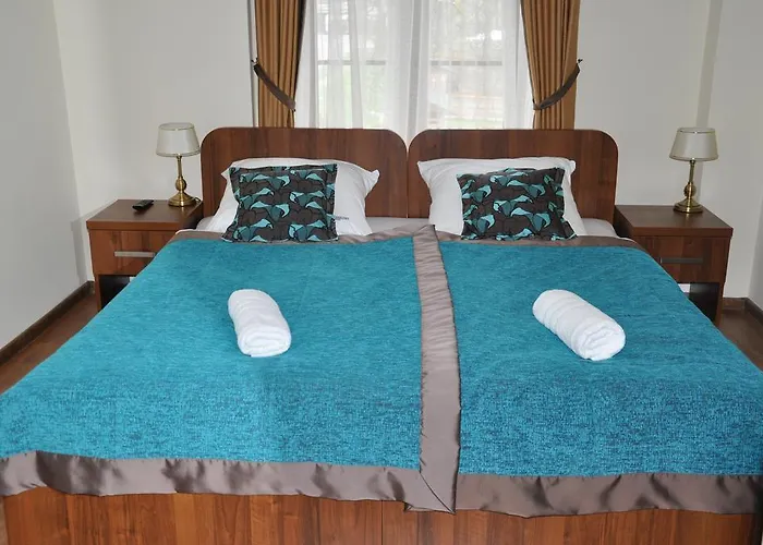 Palac Parkowy W Parnowie B&B *