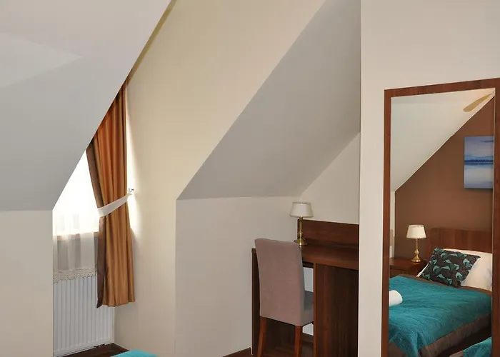 Palac Parkowy W Parnowie Bed and breakfast